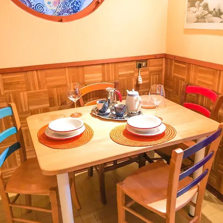 Seaside Art & Retro